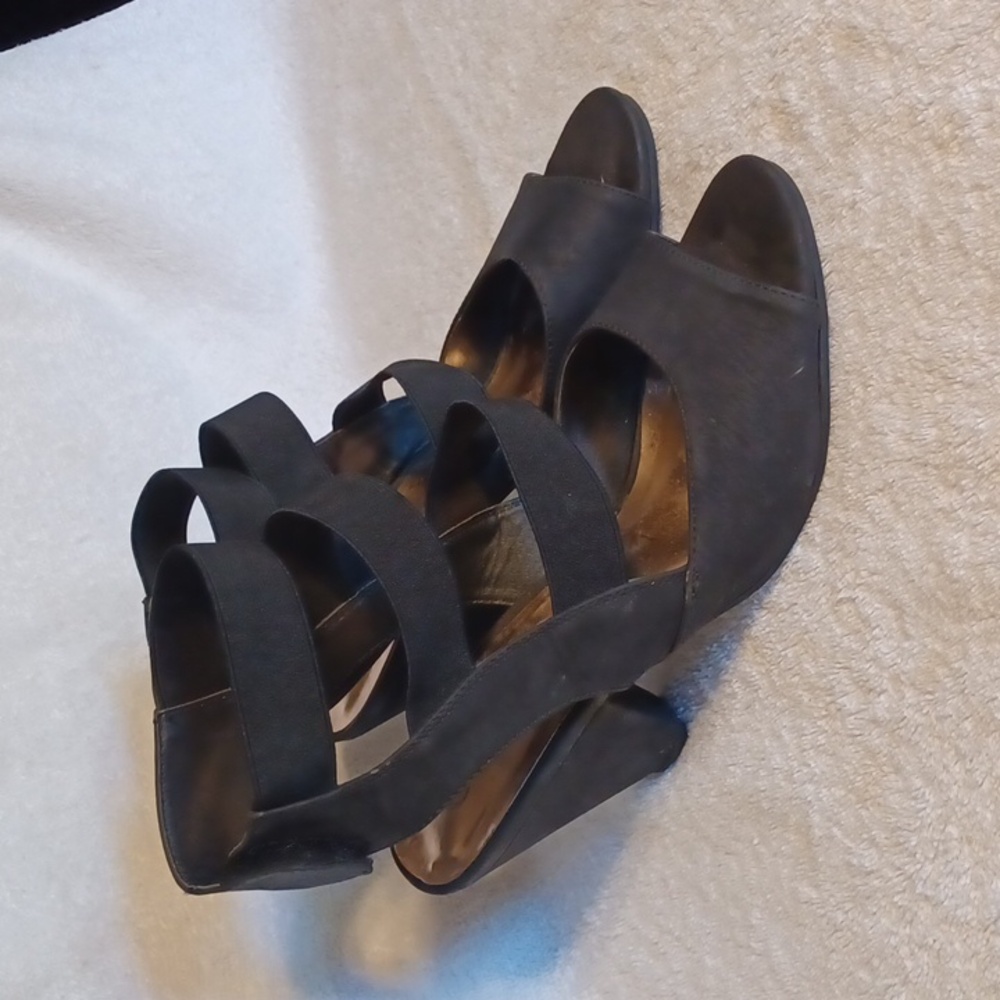Est.1946 women's size 10 black heeled sandals